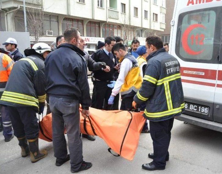 Yaşı 10’u Geçmeyen Bir Çocuk Evinin Camından Feci Kazayı Cep Telefonuyla Görüntüledi G5