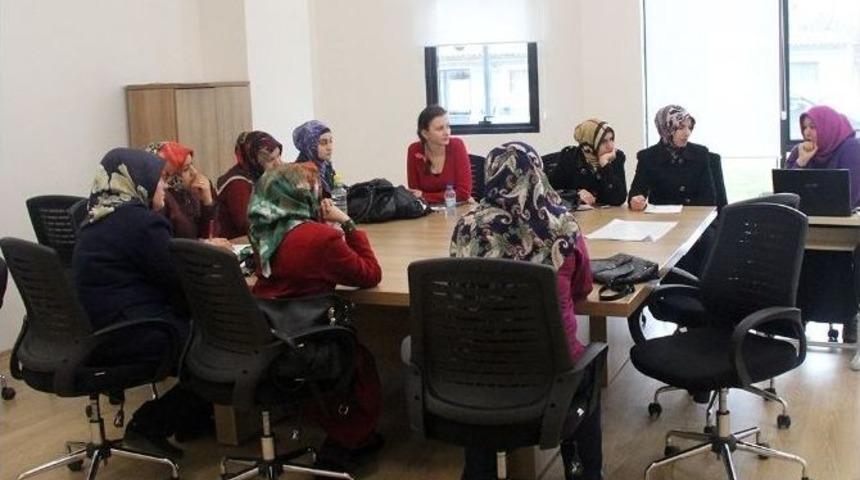 Aile Kurslarında Eğitimler Devam Ediyor