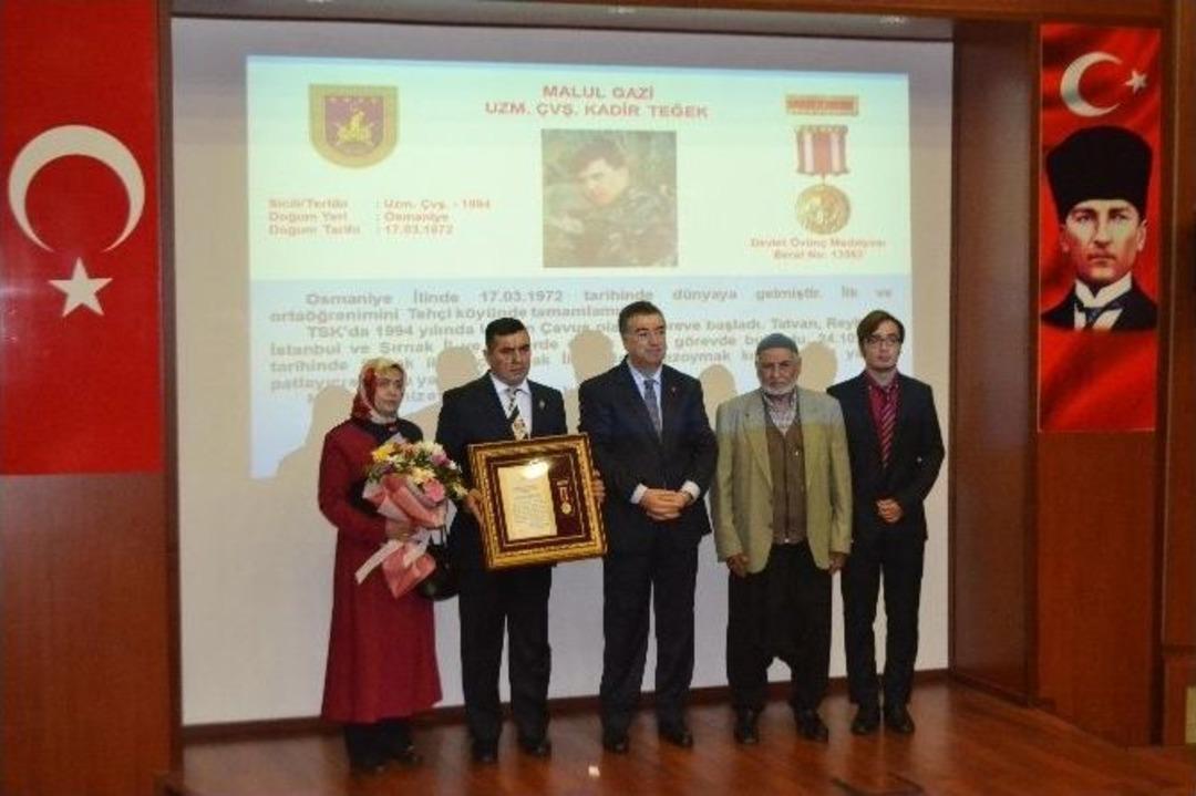 Osmaniye&rsquo;de Şehit Ve Gazilere Devlet &Ouml;v&uuml;n&ccedil; Madalyası Ve Beratı