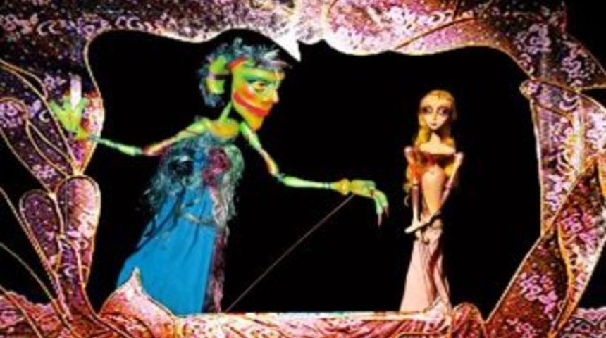 Aliağa’da “kırmızı Çiçek” Adlı Oyun Sahnelenecek