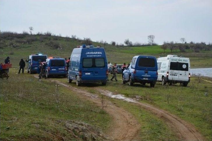 (özel Haber) Balıkesir’de Otomobil İçerisinde 2 Kişi Ölü Bulundu G4