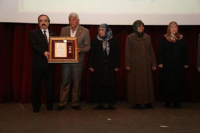 Sakarya'da Şehit Yakınlarına Devlet Övünç Madalyaları Verildi