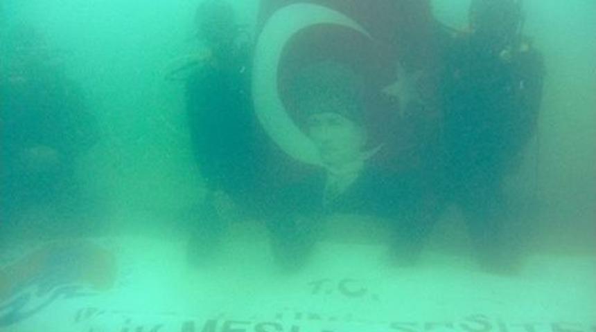 &Ccedil;anakkale Zafer Denizin Altında Kutlandı