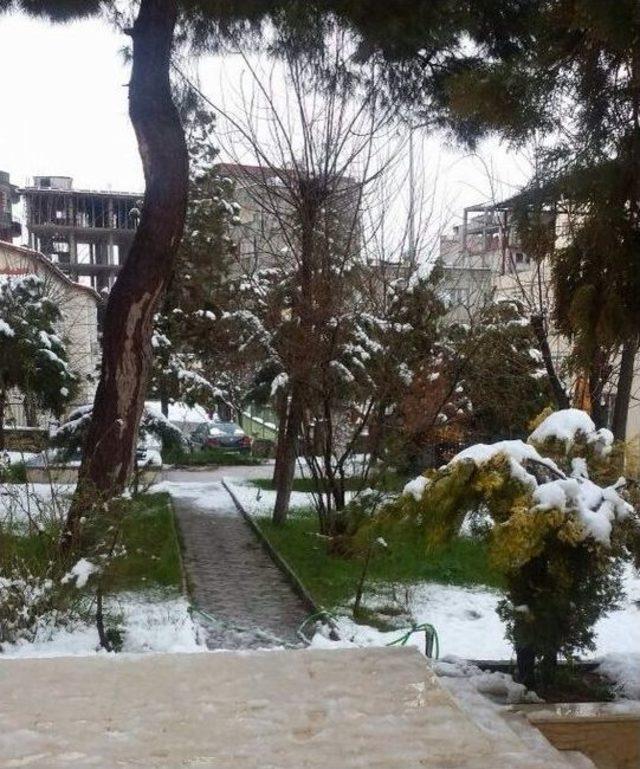 Pervari&rsquo;ye İlkbaharda Kar D&uuml;şt&uuml; 2