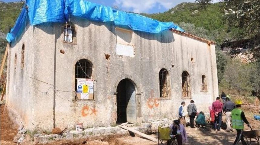 Aya Yorgi Kilisesi 142 Yıl Sonra İlk Kez Kapsamlı Şekilde Restore Ediliyor
