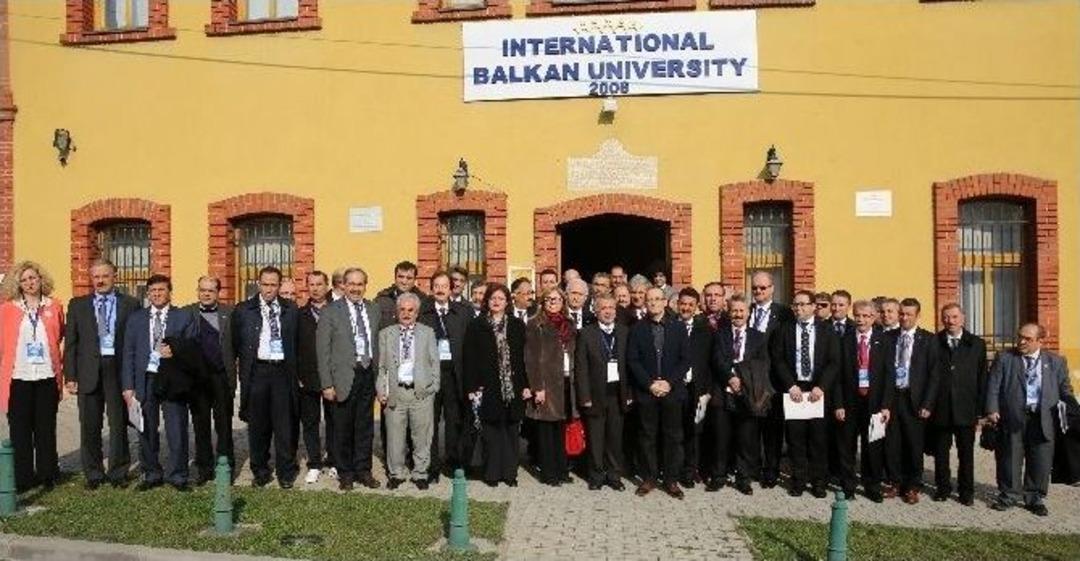 &Uuml;sk&uuml;p&rsquo;te Rekt&ouml;rler Zirvesi Yapıldı