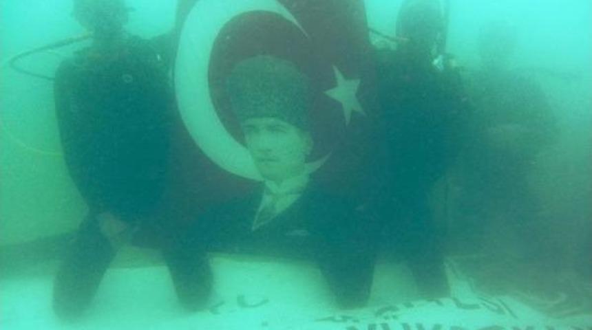 Deniz Altında &Ccedil;anakkale Zaferi Kutlaması