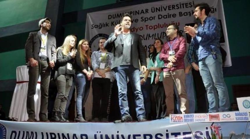 Beyazıt &Ouml;zt&uuml;rk Ayakkabıyla Fotoğraf &Ccedil;ektirdi