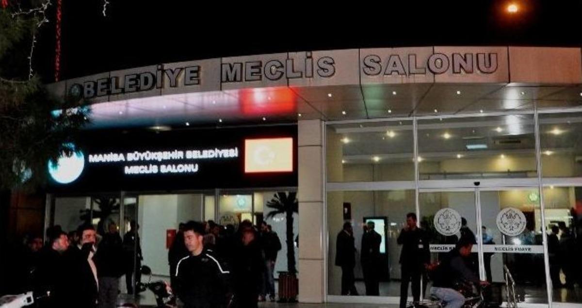Manisa&rsquo;da Meclis Toplantısında Arbede