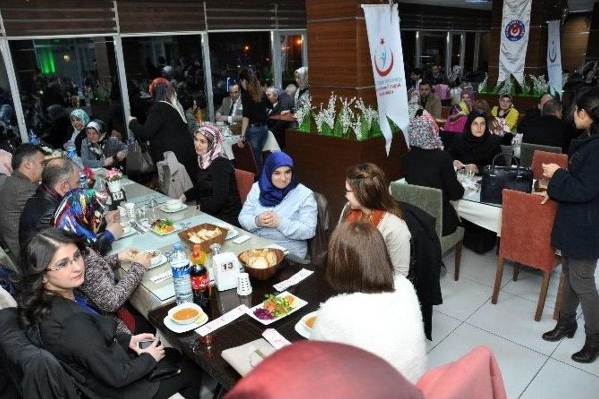 G&uuml;m&uuml;şhane&rsquo;de Şifa Veren Ellere Vefa Gecesi D&uuml;zenlendi