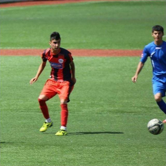 Buca U17 Takım Otobüsü Kaza Yaptı: 1 Ölü, 7 Yaralı 1
