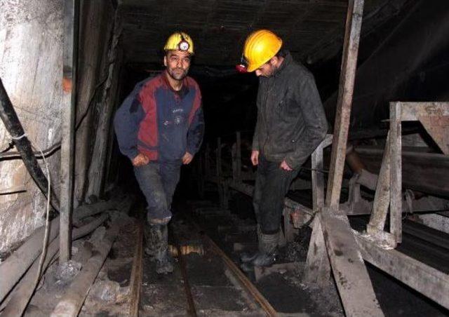 Maaşlarını Alamayan Maden Işçileri ocaktan Çıkmama Eylemi Başlattı 3