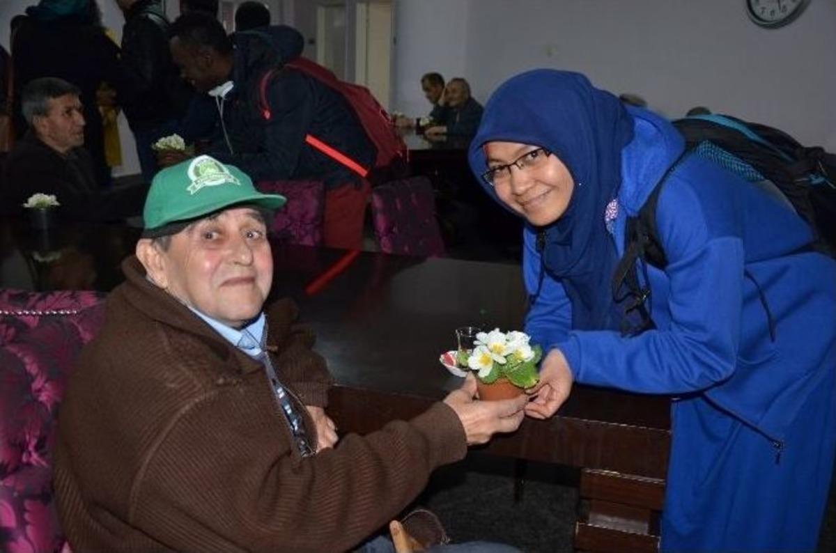 (&ouml;zel Haber) Yaşlılar, Yabancı &Ouml;ğrencilerle Coştu