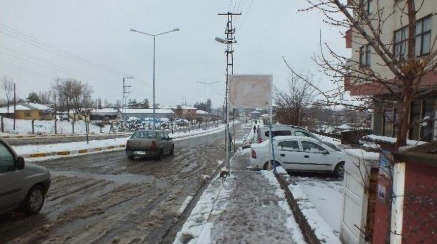 Malazgirt&rsquo;te Kar Yağışı