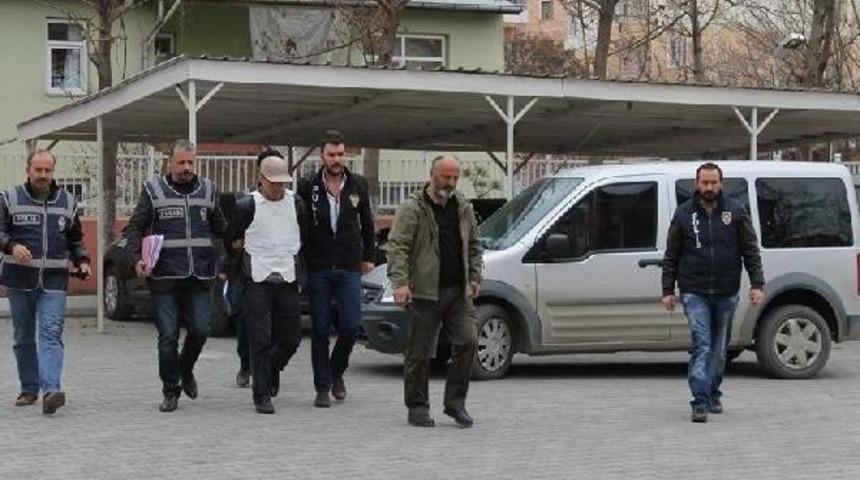 3 Kız &Ccedil;ocuğuna Cinsel Istismardan Tutuklandı