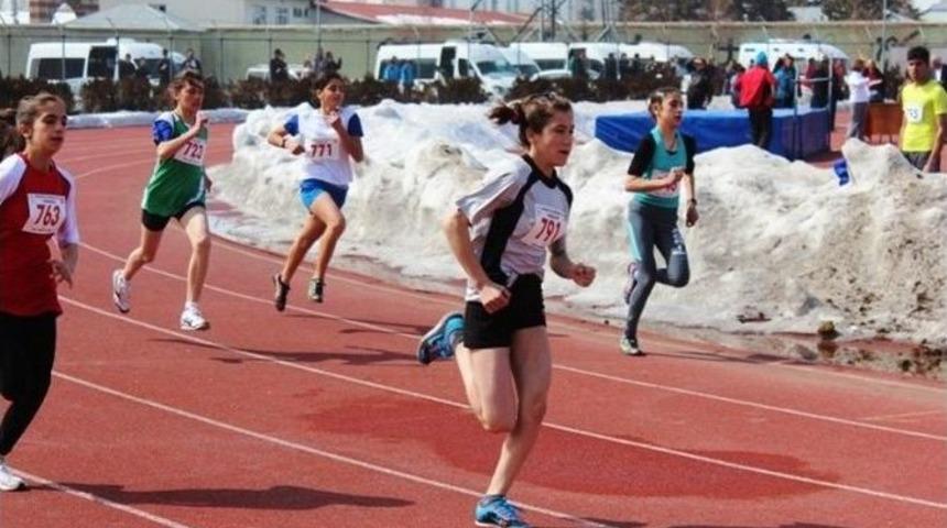 Vanlı Atletlerden B&uuml;y&uuml;k Başarı