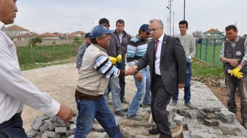 Mahalle Yollarına Taş D&ouml;şeniyor