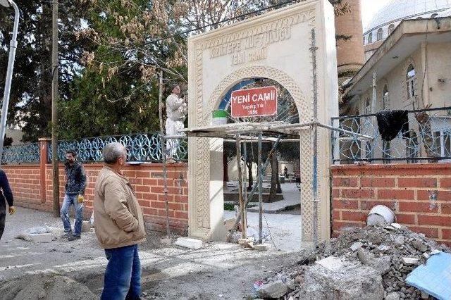 Cami Kapıları Yıkılıp Mimarisine G&ouml;re Yapıldı 1