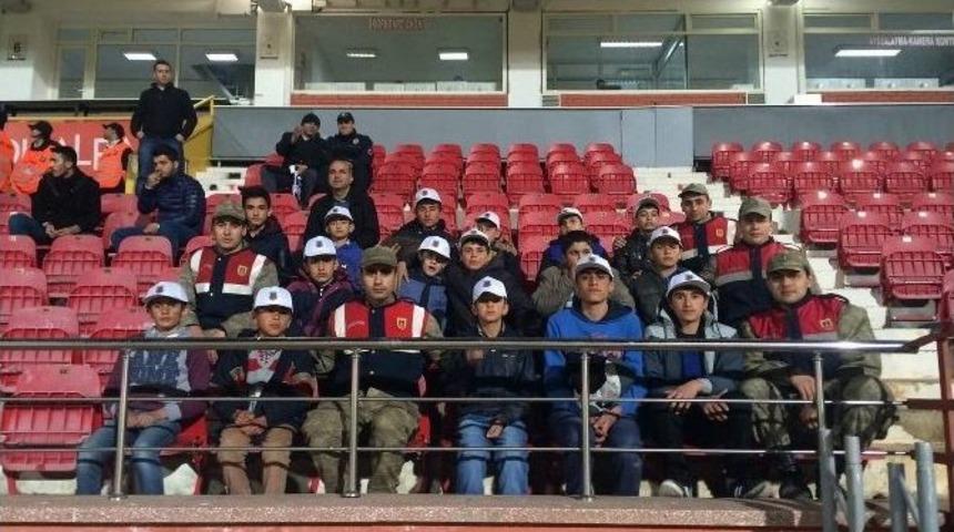Jandarma, K&ouml;y &Ccedil;ocuklarını Gaziantepspor - Trabzonspor Ma&ccedil;ına G&ouml;t&uuml;rd&uuml;
