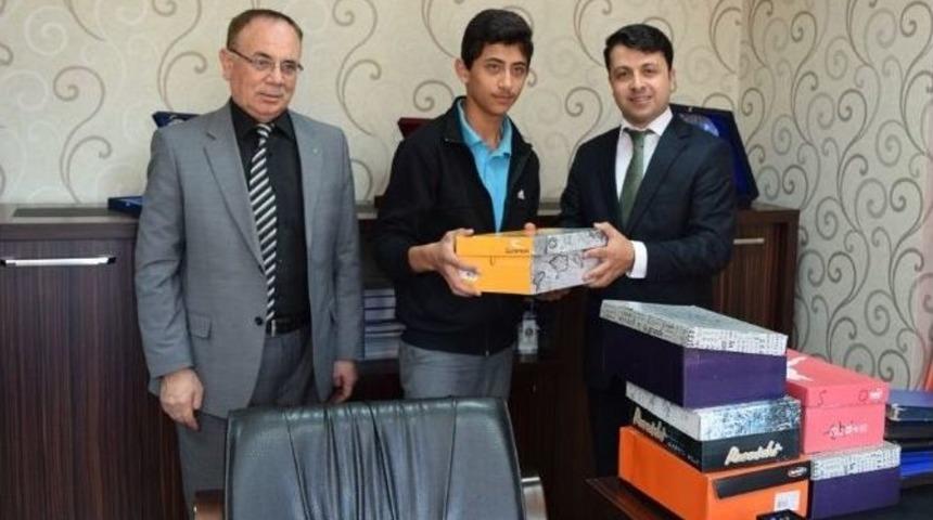 Şampiyonlara Kaymakamdan &Ouml;d&uuml;l