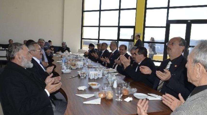 Rekt&ouml;r Savaş, Gazi Ve Şehit Ailelerini Unutmadı