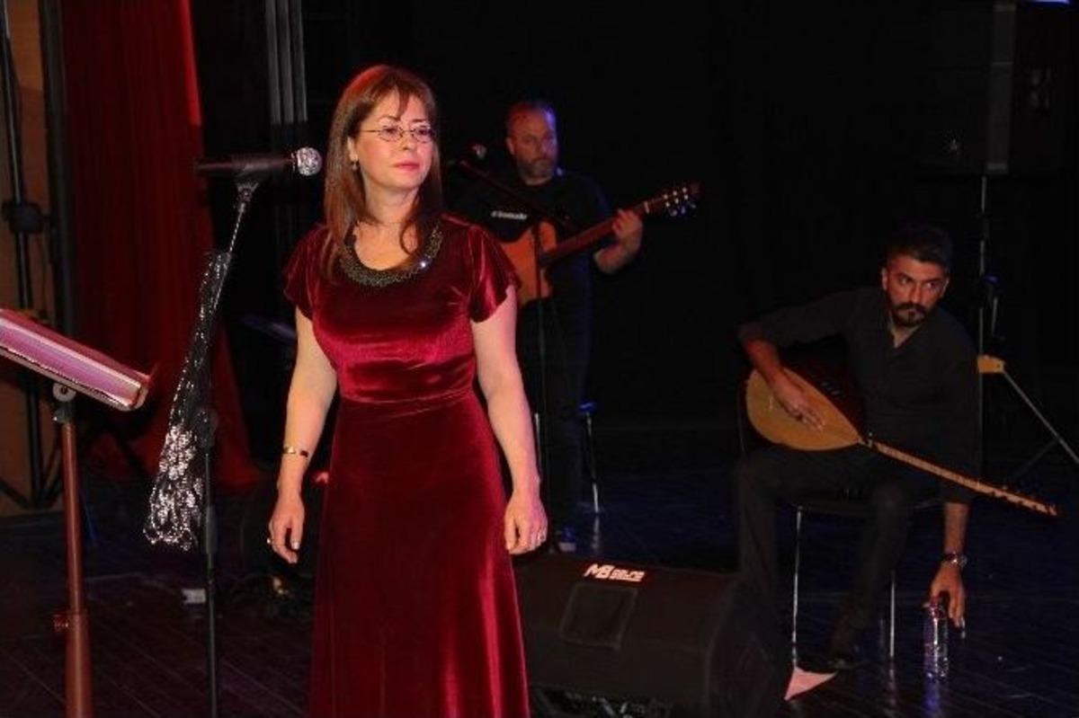 İlkay Akkaya Bartınlıları Coşturdu