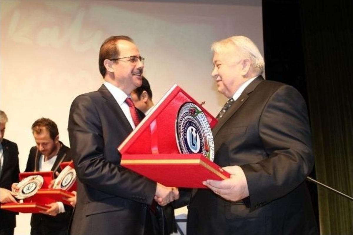 Bayburt &Uuml;niversitesi&rsquo;nden &Ccedil;anakkale&rsquo;nin 100. Yılına Anlamlı Gece