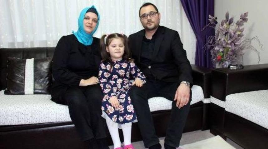 G&ouml;rme Engelli 7 Yaşındaki Ecrin, &Ccedil;anakkale Şiiriyle Duygulandırdı