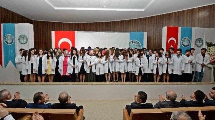 Tıp Fak&uuml;ltesinde Beyaz &Ouml;nl&uuml;k Heyecanı