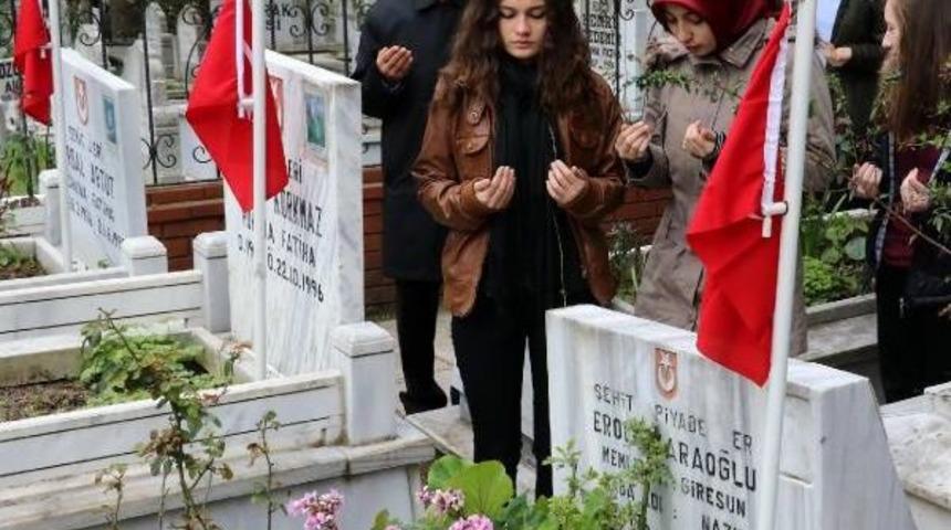 Liseliler Şehitleri Andı