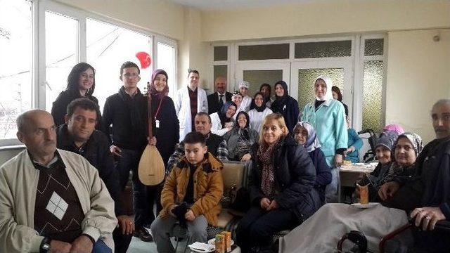 Diyaliz Hastalarına M&uuml;zikle Moral Verdiler 1