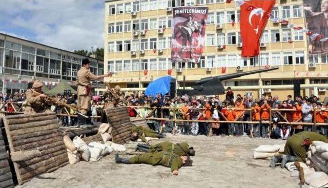 Adıyaman’Da 'çanakkale Destanı' Sahnelendi