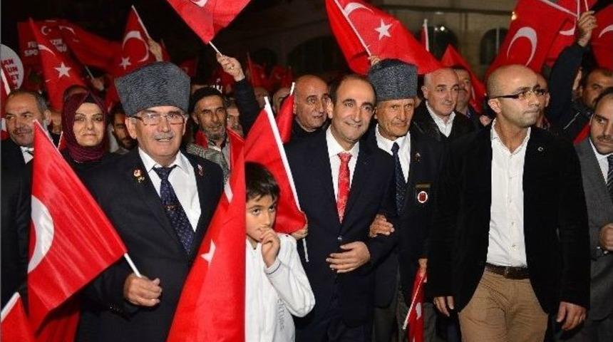 Yeni Yıldırım Şehit Yakınları Ve Gazilerin Yanında