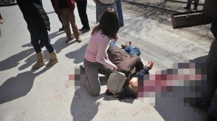 K&ouml;pekten Korkup Yola &Ccedil;ıkan Kadın Tanker Altında Kalıp &Ouml;ld&uuml;