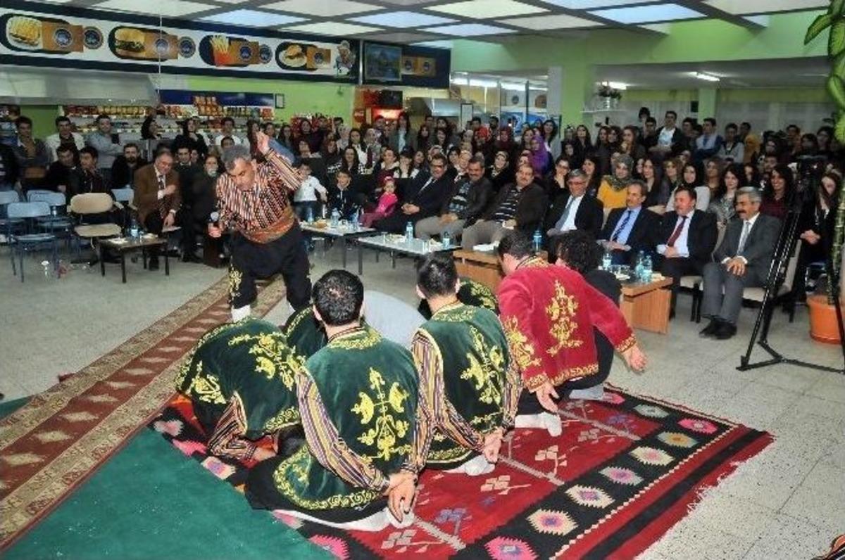 &Uuml;niversiteli Gen&ccedil;ler Kavuk Sende İle Coştu