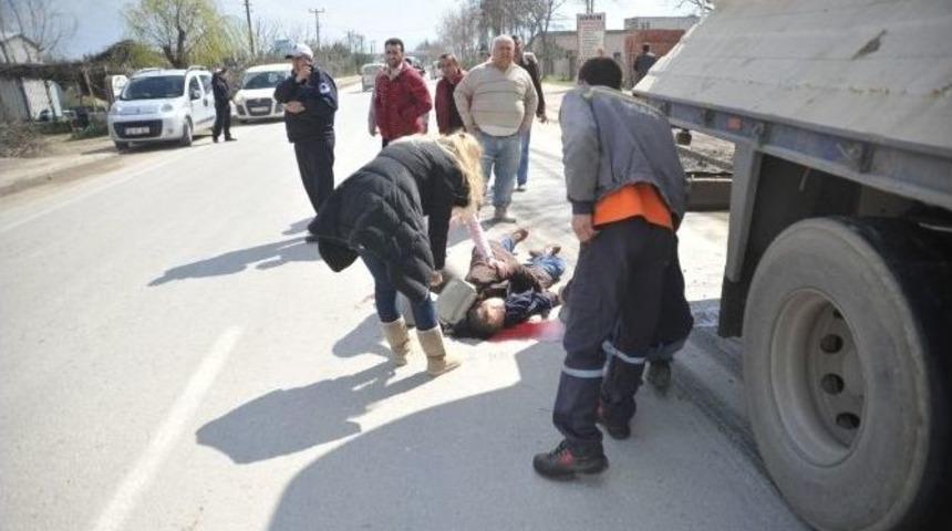 K&ouml;pekten Ka&ccedil;arken, Kamyonun Altında Kaldı