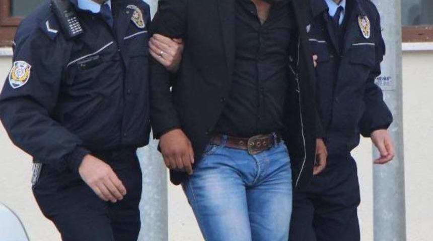 Otomobille Kacan 4 Kişi Polis Tarafından Yakalandı