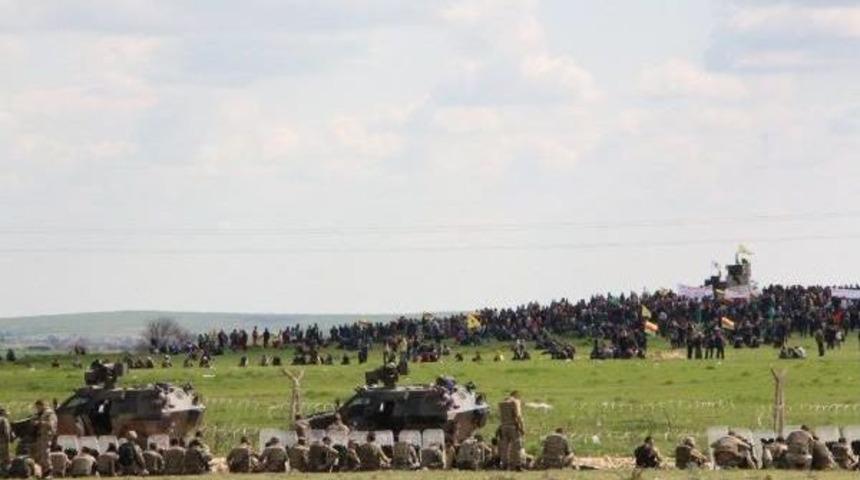 Suriye Sınırında Nevruz Ateşi Yakıldı