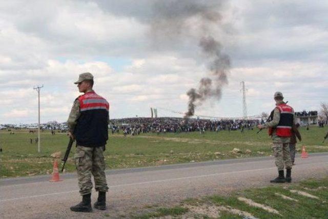 Suriye Sınırında Nevruz Ateşi Yakıldı