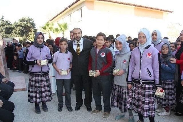 &Ouml;ğrencilerin &Ouml;d&uuml;l&uuml; &Ouml;ğretmenden 2