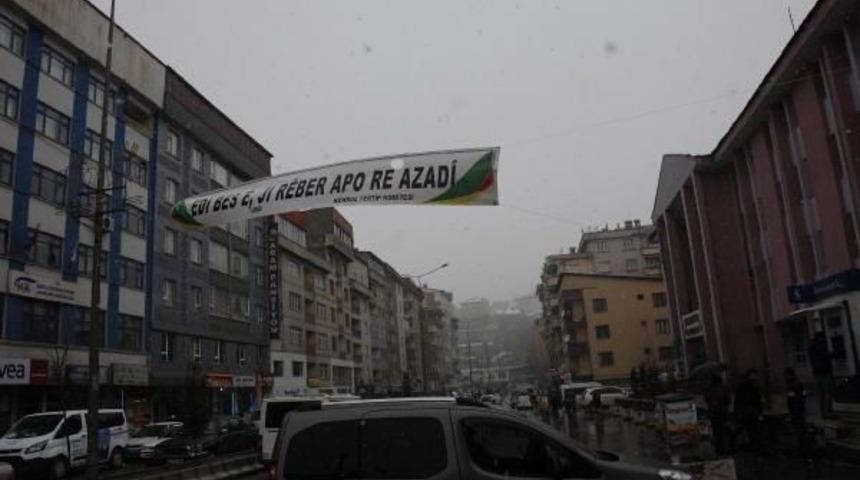 Hakkari'de 'apo'ya Özgürlük' Pankartı Yeniden Asıldı