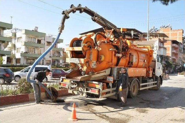 Nazilli’de Rögarlar Ve Kanalizasyon Hatları Temizleniyor