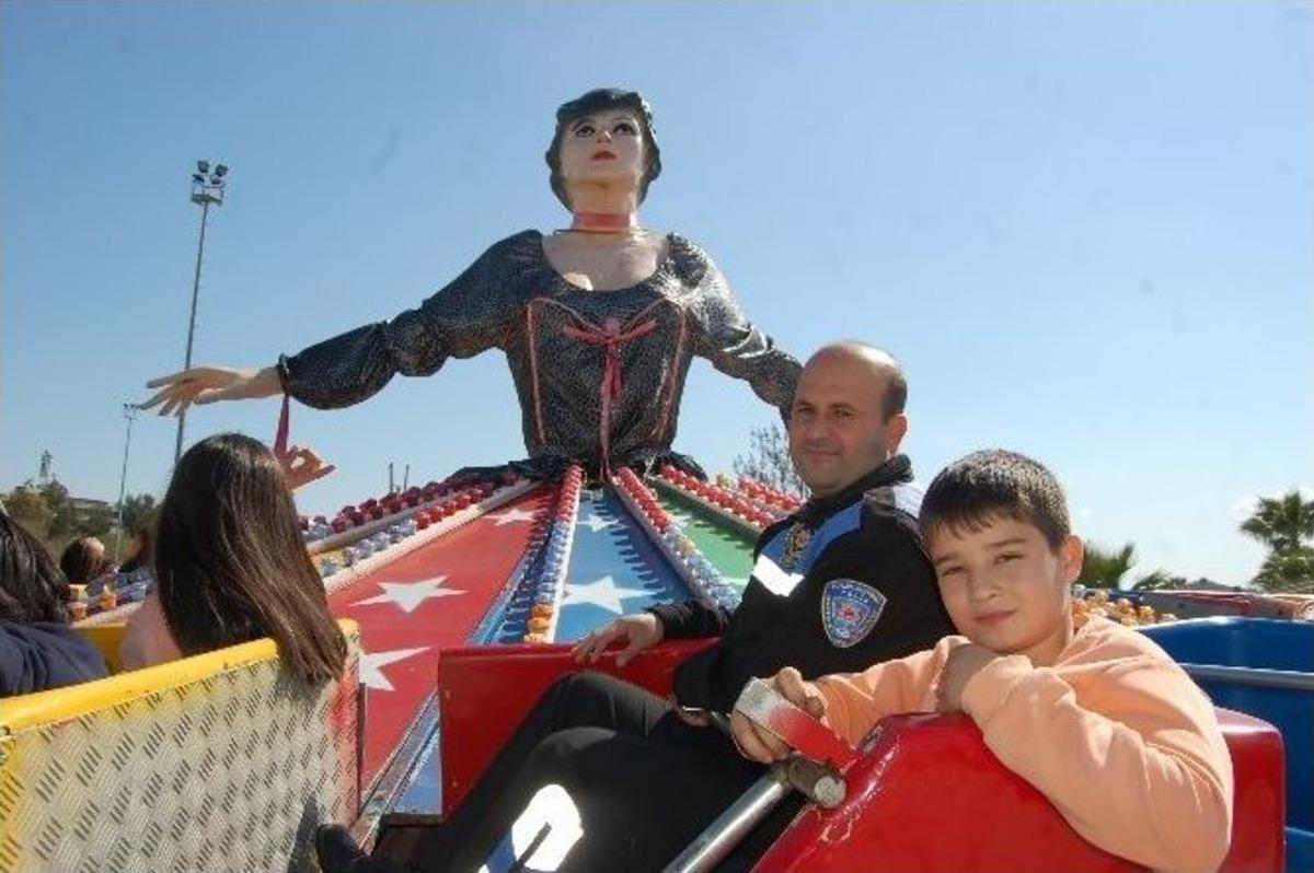 Toplum Destekli Polisler &Ouml;ğrencileri Eğlendirdi