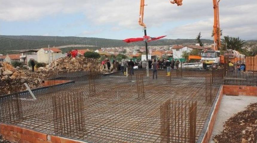 Urla&rsquo;da Merkez Camii&rsquo;nin Temeli Atıldı