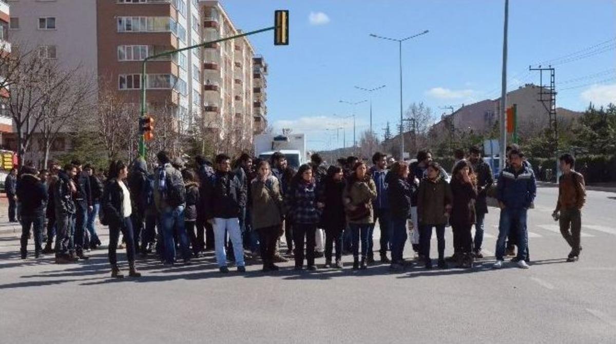 Eskişehir&rsquo;de Polise Soda Şişesi Ve Taş Atan Gruba Toma&rsquo;lı M&uuml;dahale