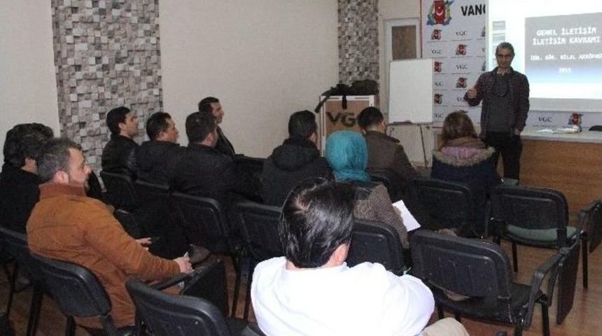 Gazetecilere &lsquo;iletişim&rsquo; Semineri