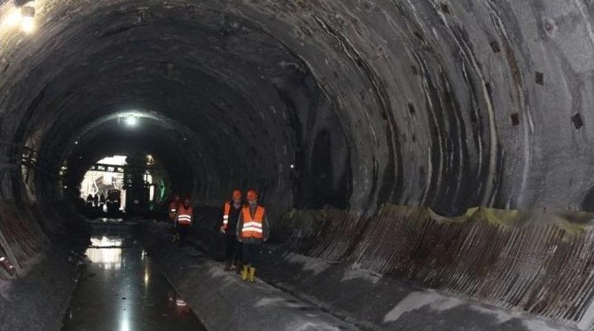 &Ouml;ğrenciler Metro İnşaat Şantiyesini Gezdi