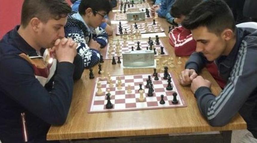 Hisarcık &Ccedil;pl &Ouml;ğrencilerinin B&ouml;lge Satran&ccedil; Turnuvası Başarısı