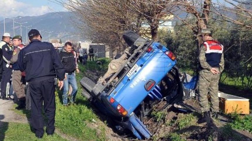 Askeri Kamyonet Devrildi: 5 Asker Yaralı