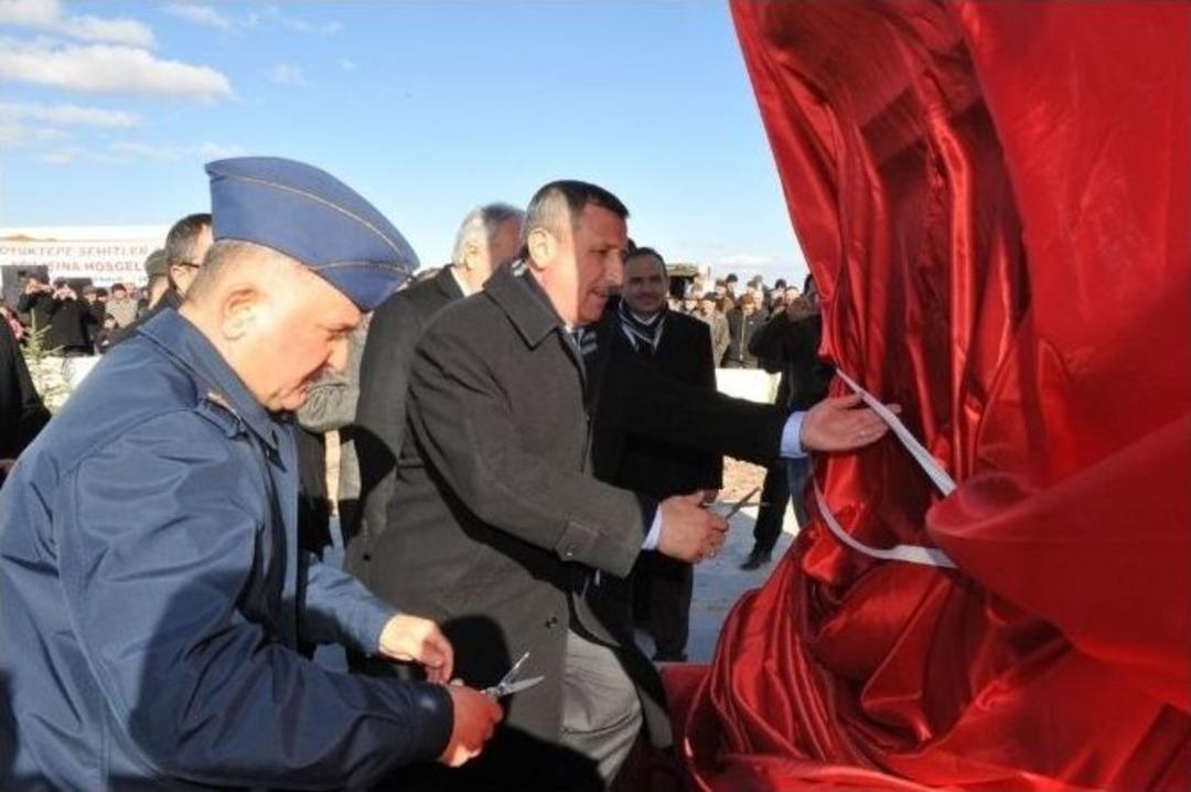Şehitlik Anıtı T&ouml;renle A&ccedil;ıldı